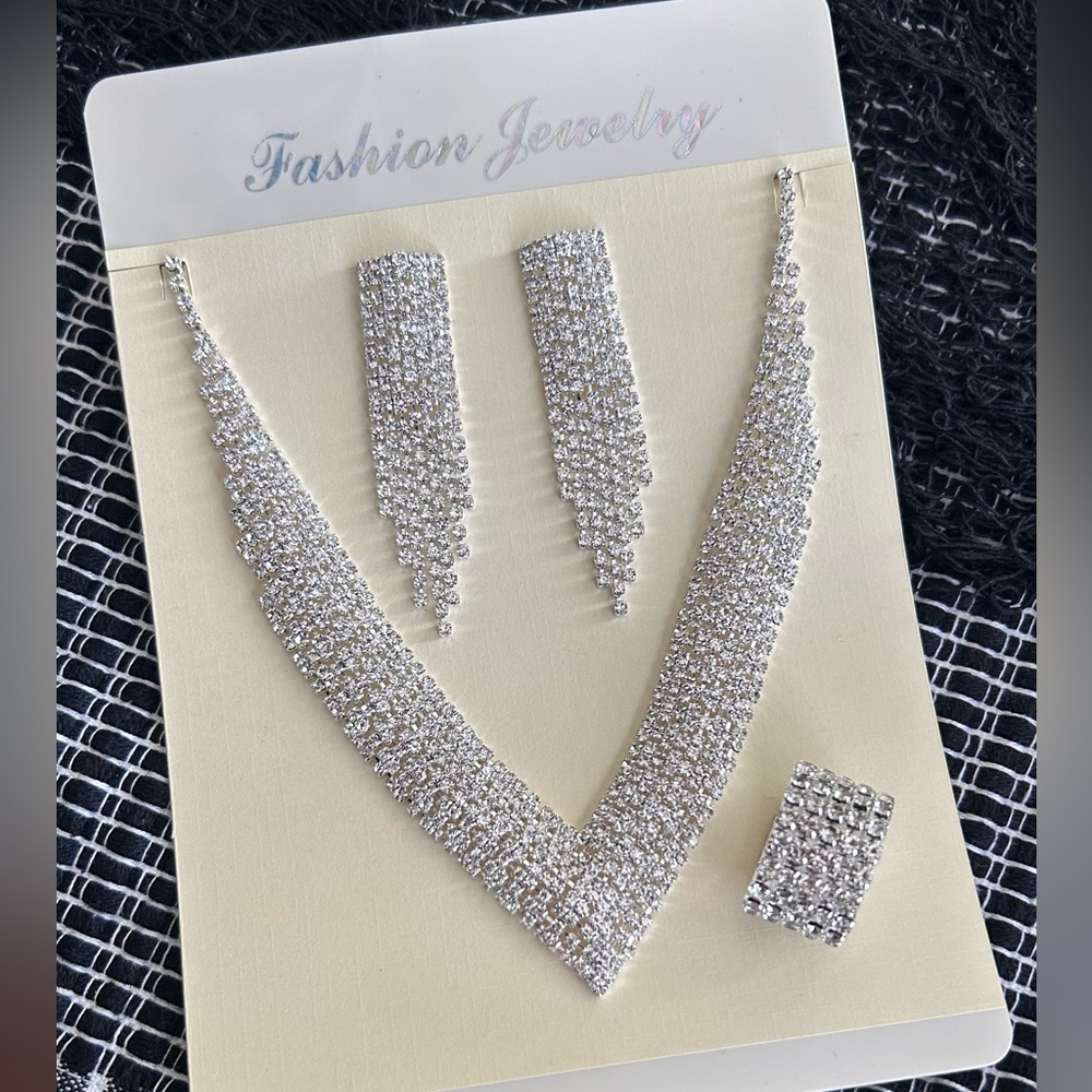 New statement necklace set